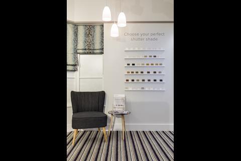 Minimalistic wall displays add to the modern feel and create a relaxed customer experience.